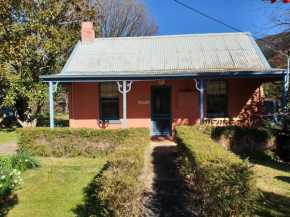 Redruth - 2 bedroom cottage situated in wandiligong, Wandiligong